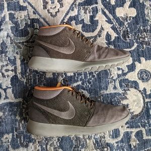 Nike Roche Run Mid Men's Size 10 Athletic Shoes